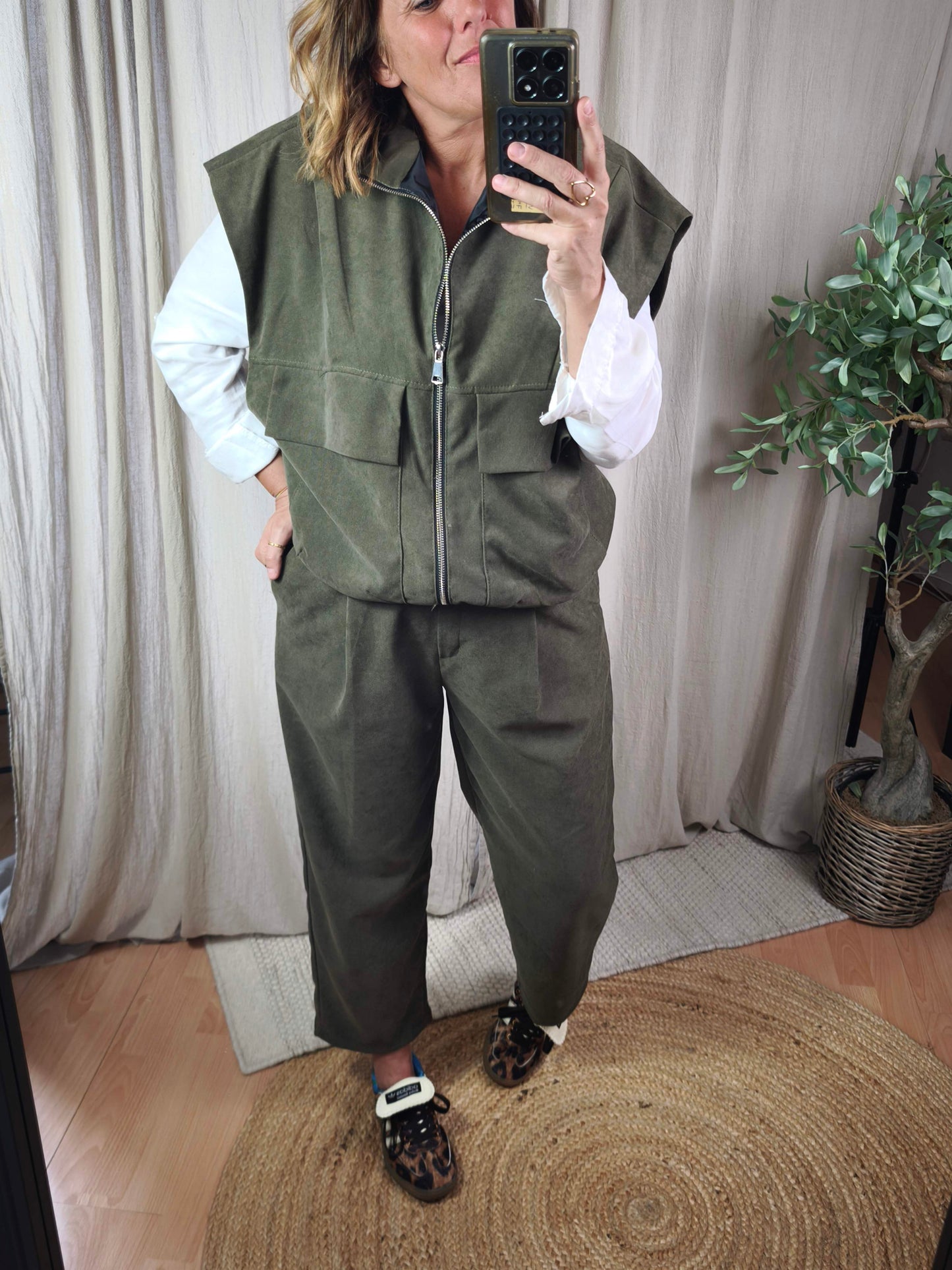Ensemble kaki