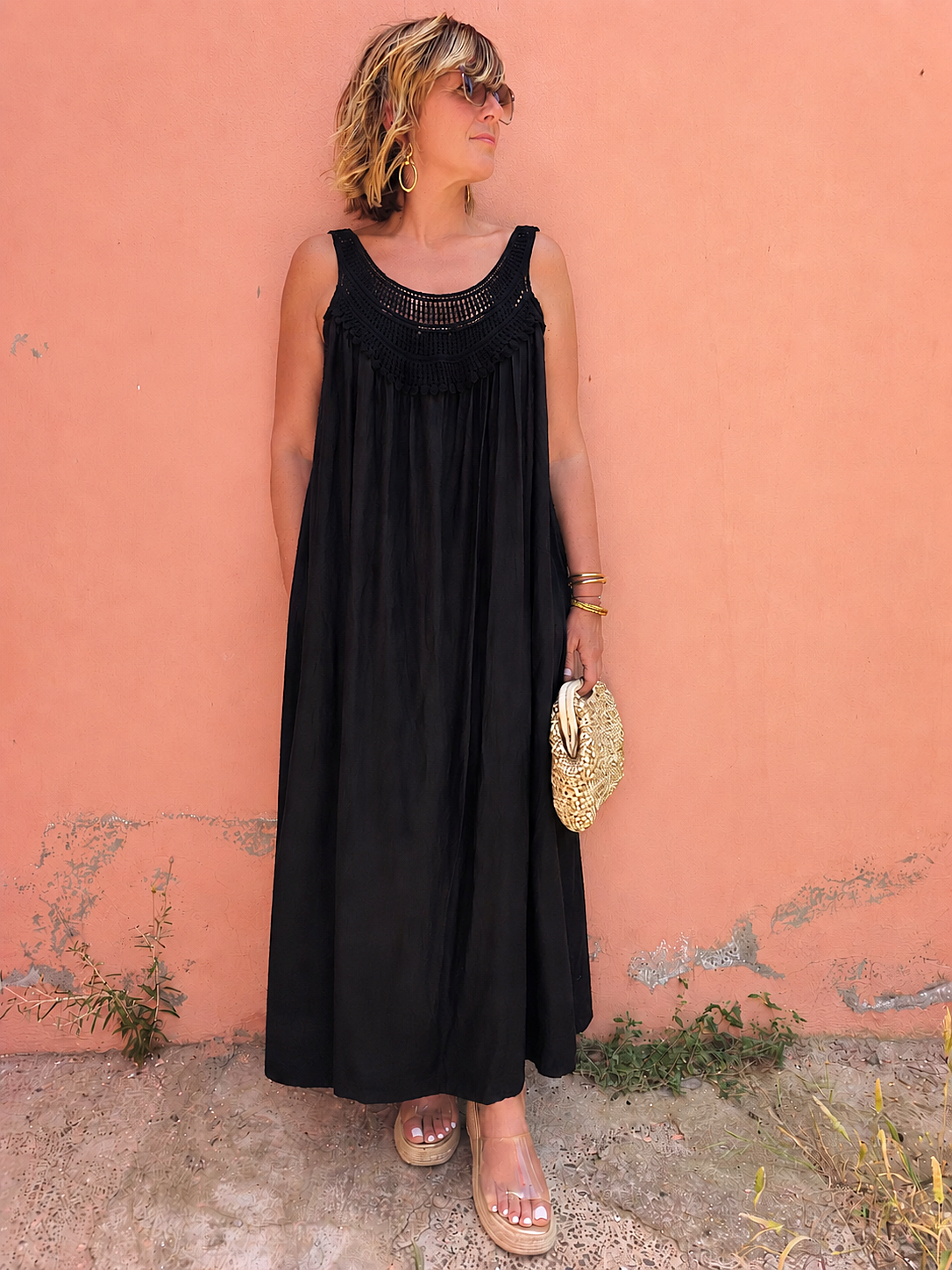 Robe brodée noire