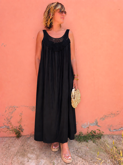 Robe brodée noire