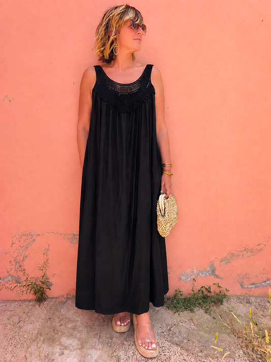 Robe brodée noire